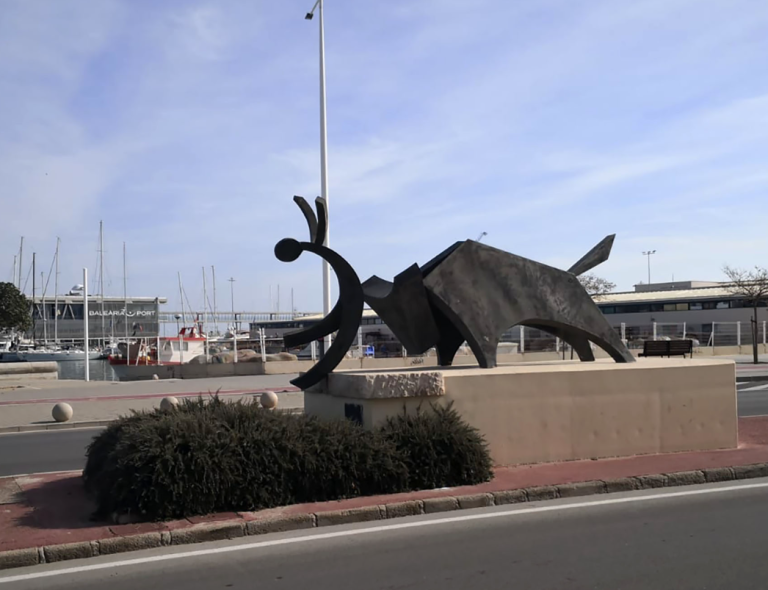 Bous a la mar denia statue