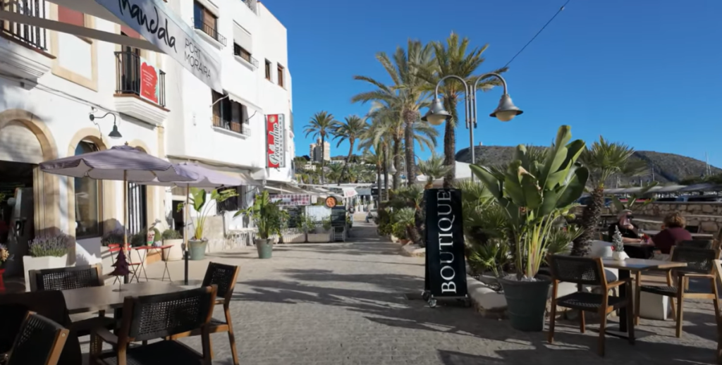 Port Moraira bars, restaurants and shops