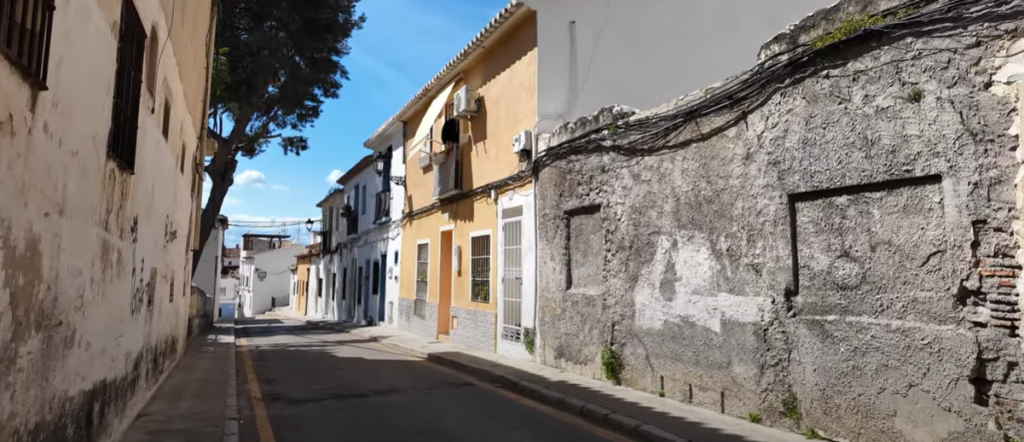 Car Rental Denia: Beaches, Mountains And More 2 Yellow lines in Denia