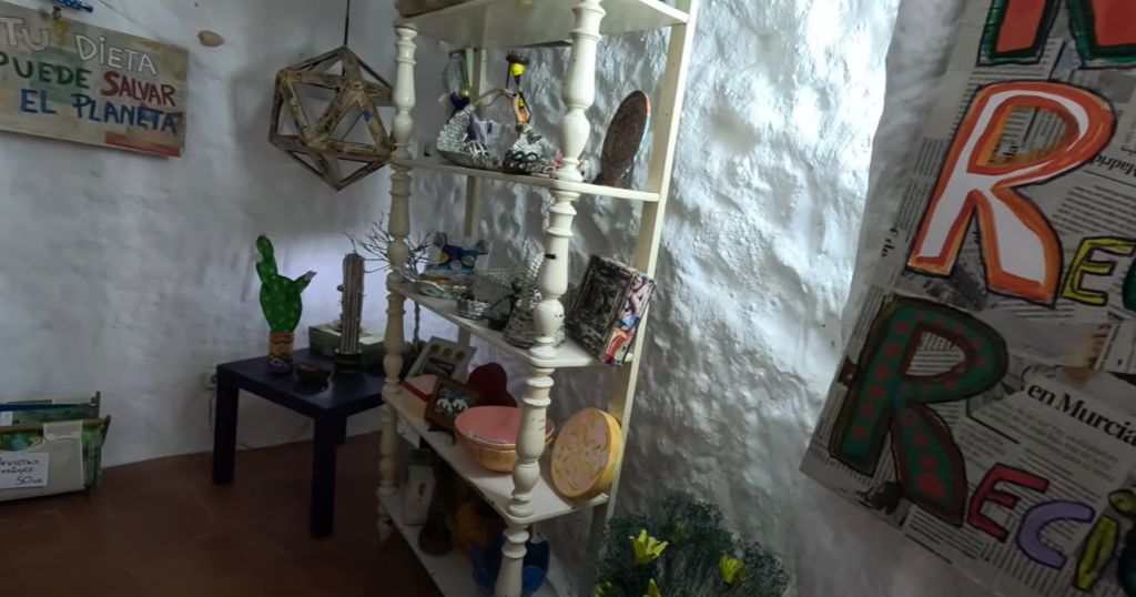 Cuevas del Rodeo Rojales: A Hidden Treasure 8 display in the cave house