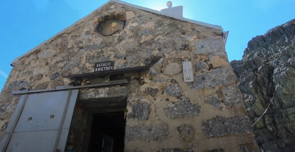 Sierra de Gredos: Rugged Peaks & Wildlife Wonders 8 wonderful stone building