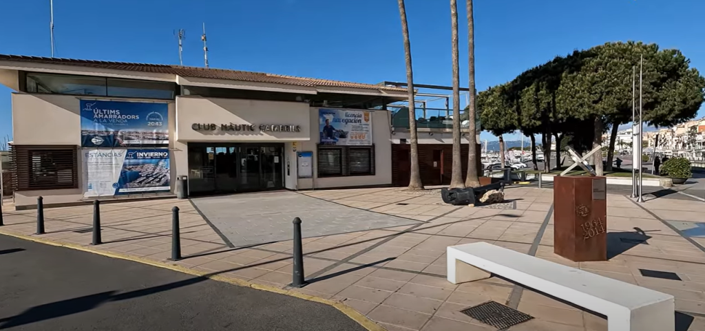 Things To Do In Cambrils Spain visit the port