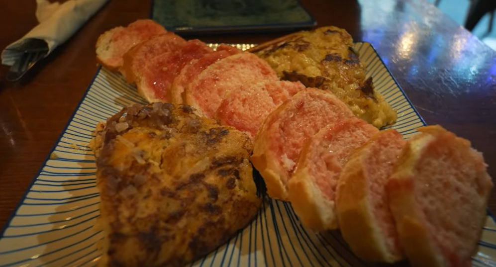 Tortilla de Patatas and bread and tomato