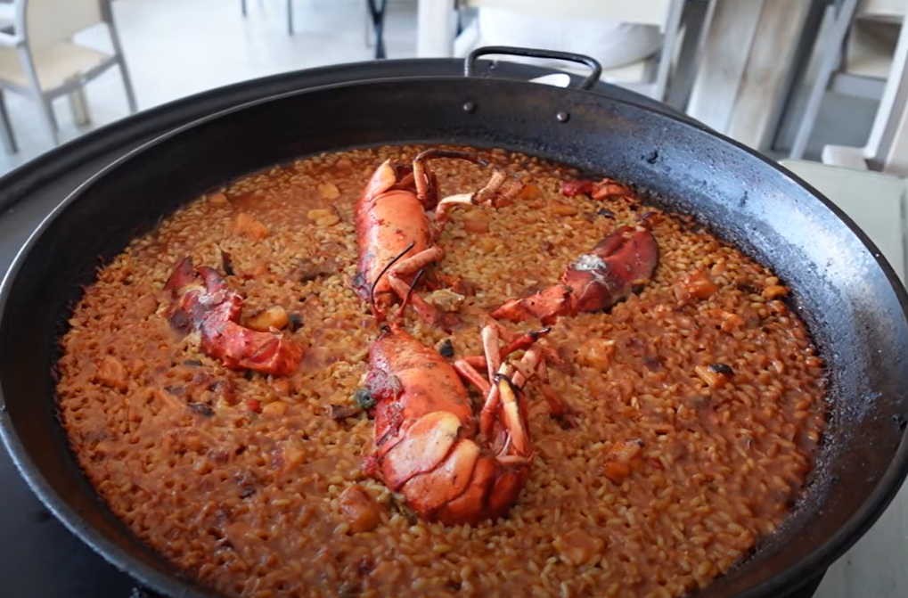 lobster and seafood paella