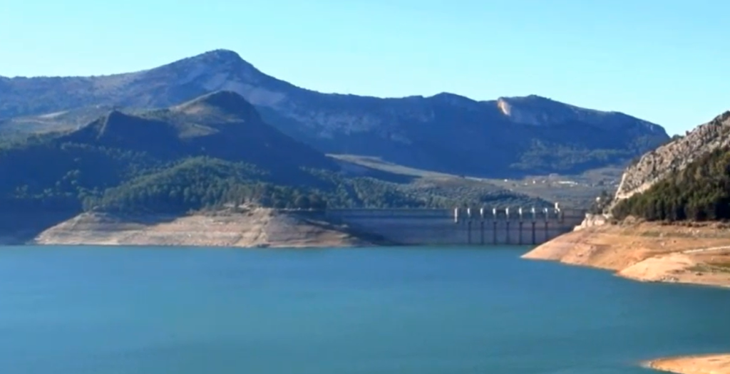 Lakes of Spain: Complete Guide to Natural Beauty & Hidden Gems 9 Embalse de Iznájar